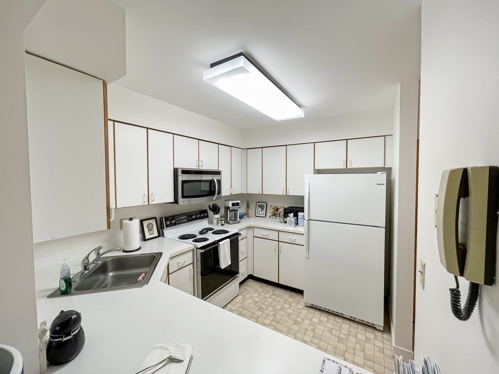 1 bed, 1 bath apartment for rent at 100 Rosemary Way Unit 201, Needham Heights — photo 6 of 21