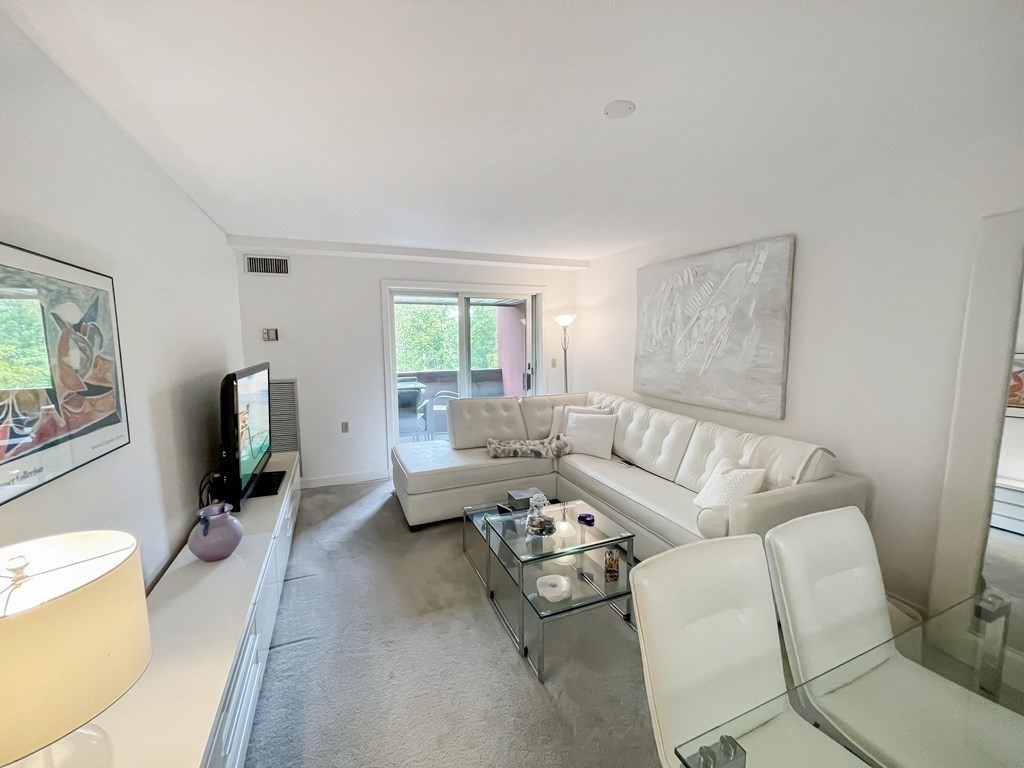 1 bed, 1 bath apartment for rent at 100 Rosemary Way Unit 201, Needham Heights — photo 4 of 21