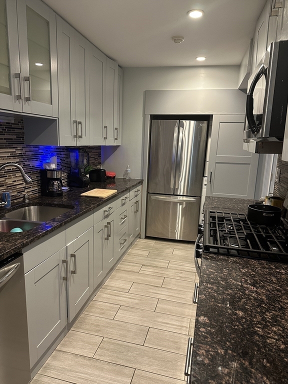 3 bed, 1 bath apartment for rent at 100 Rosewood Dr Unit 100, Stoughton — photo 3 of 17