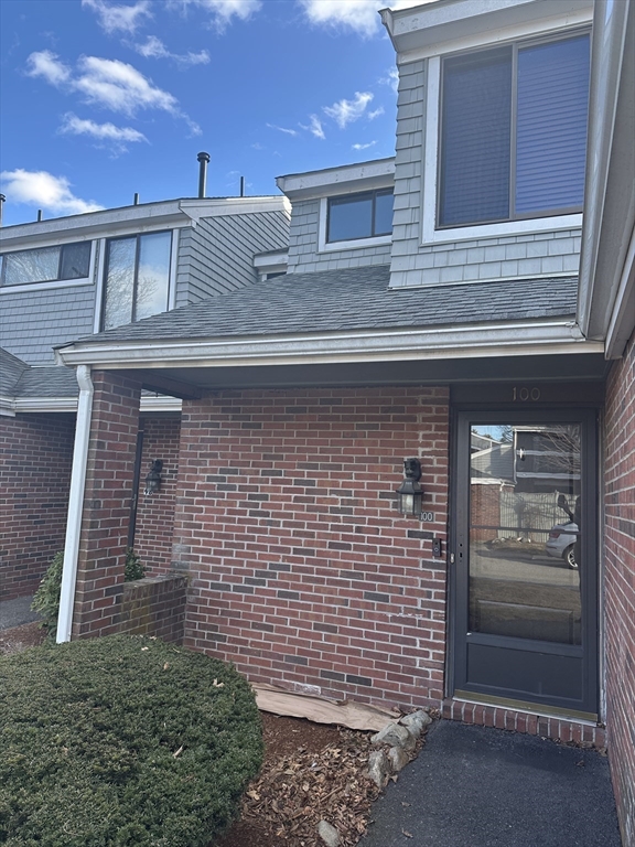 3 bed, 1 bath apartment for rent at 100 Rosewood Dr Unit 100, Stoughton — photo 2 of 17
