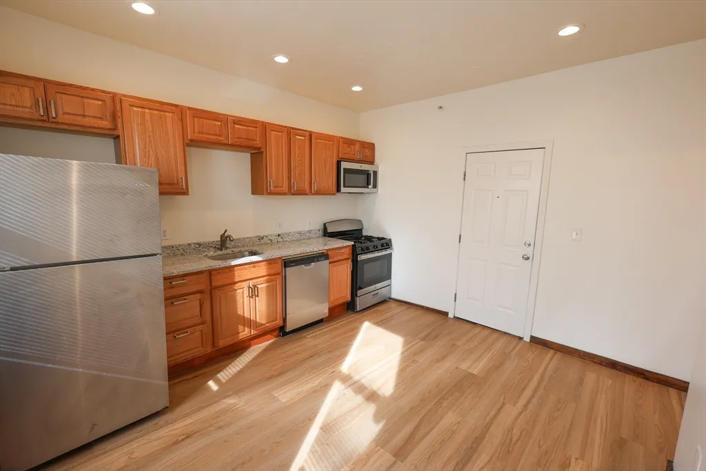 3 bed, 1 bath apartment for rent at 100 Seaver St Unit 12B, Roxbury — photo 2 of 20