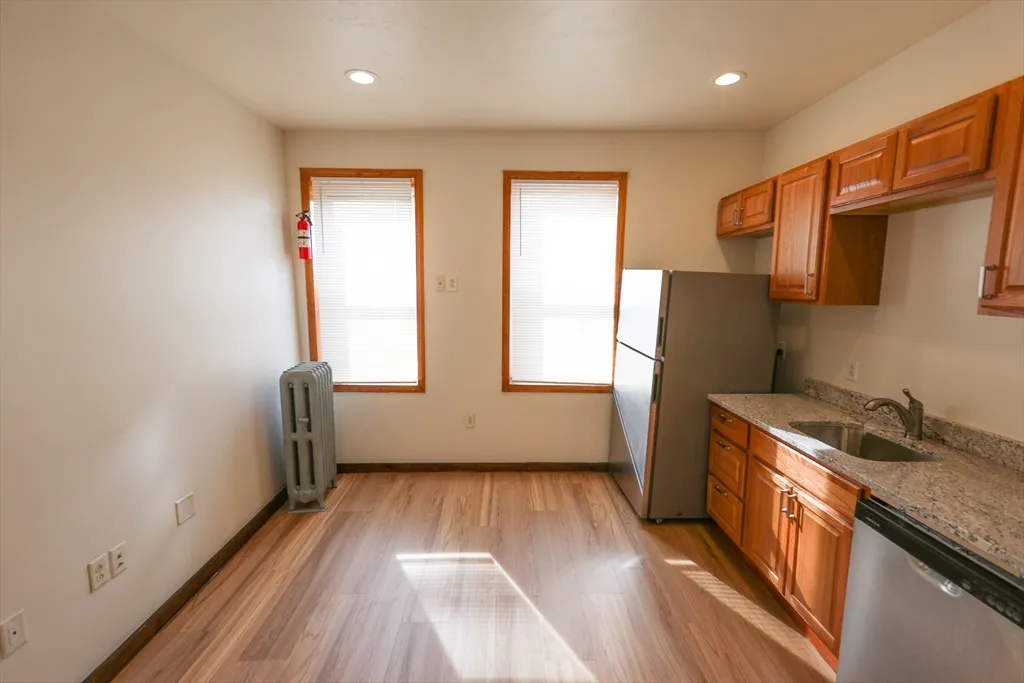 3 bed, 1 bath apartment for rent at 100 Seaver St Unit 12B, Roxbury — photo 4 of 20