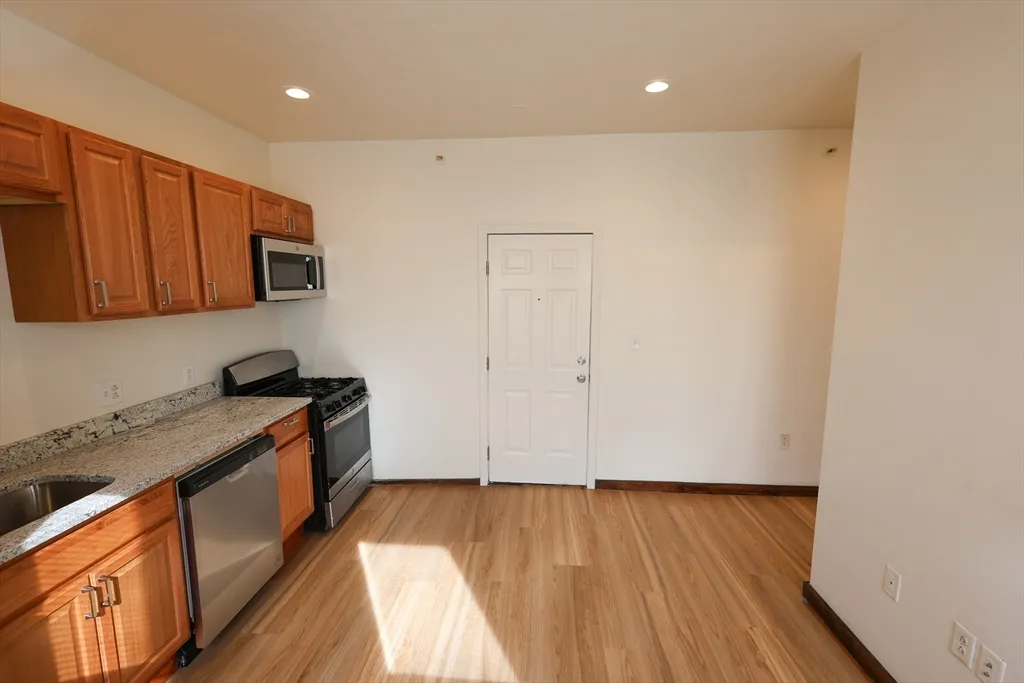 3 bed, 1 bath apartment for rent at 100 Seaver St Unit 12B, Roxbury — photo 3 of 20