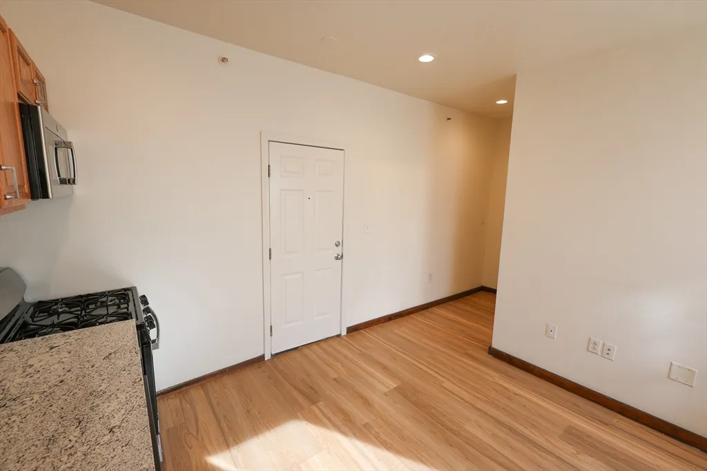 3 bed, 1 bath apartment for rent at 100 Seaver St Unit 12B, Roxbury — photo 5 of 20