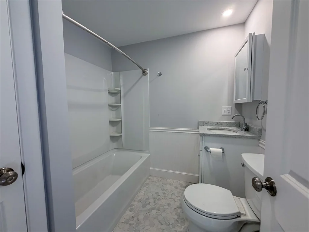 2 bed, 1 bath apartment for rent at 100 Sheridan Ave Unit 100, Glenwood — photo 31 of 32