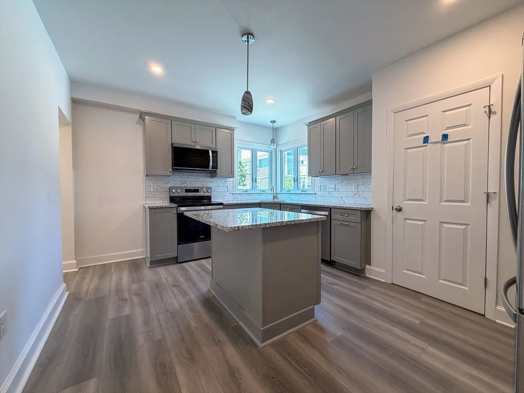 2 bed, 1 bath apartment for rent at 100 Sheridan Ave Unit 100, Glenwood — photo 5 of 32
