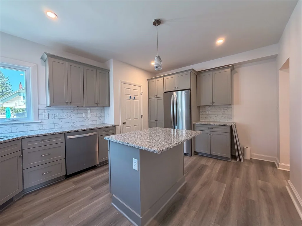 2 bed, 1 bath apartment for rent at 100 Sheridan Ave Unit 100, Glenwood — photo 3 of 32