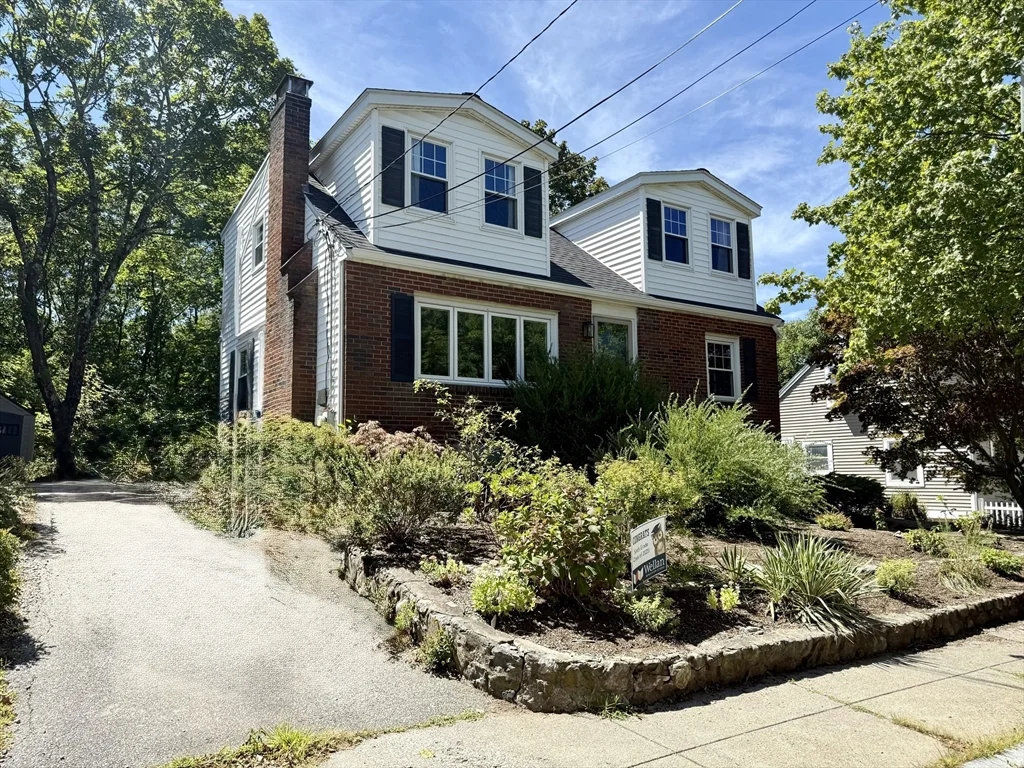 4 bed, 2 bath apartment for rent at 100 Stimson St, West Roxbury — photo 1 of 28