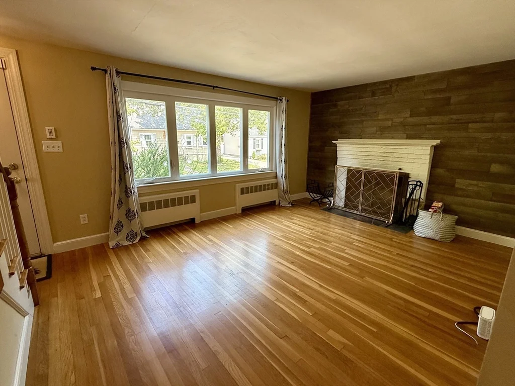 4 bed, 2 bath apartment for rent at 100 Stimson St, West Roxbury — photo 4 of 28