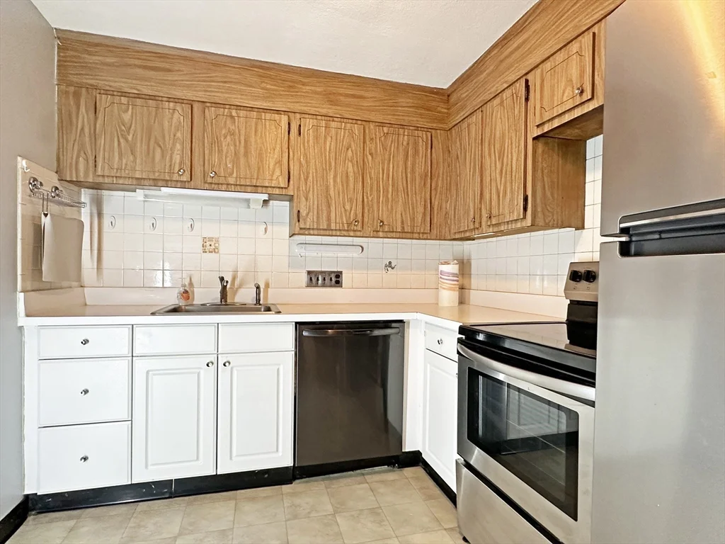 2 bed, 1 bath apartment for rent at 100 Summer St Unit 1-4, Watertown — photo 3 of 10