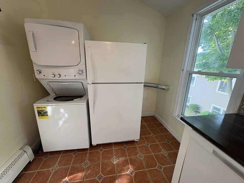 3 bed, 1 bath apartment for rent at 100 Summit Ave Unit 2, Winthrop — photo 5 of 23