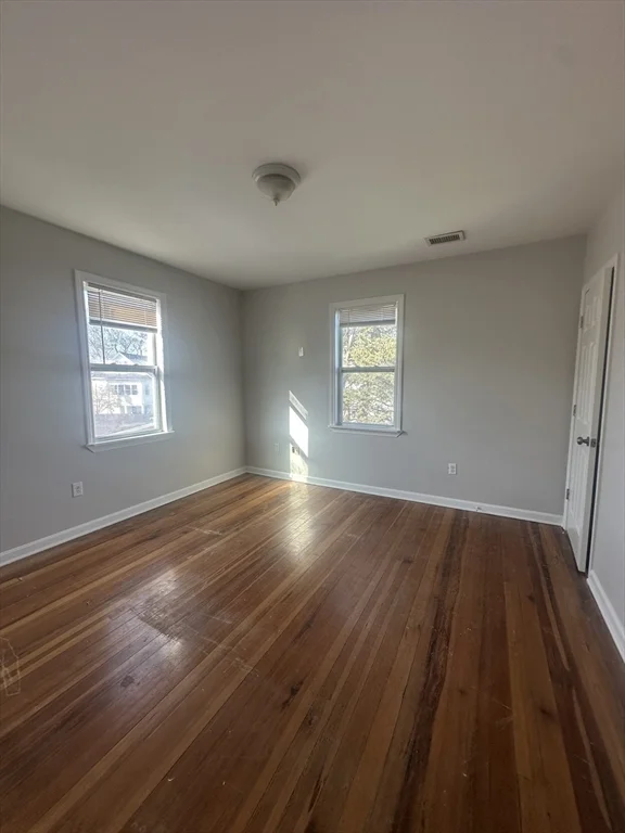 3 bed, 1 bath apartment for rent at 100 Sumner St Unit 100, Quincy — photo 15 of 17