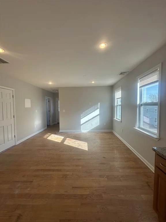 3 bed, 1 bath apartment for rent at 100 Sumner St Unit 100, Quincy — photo 5 of 17