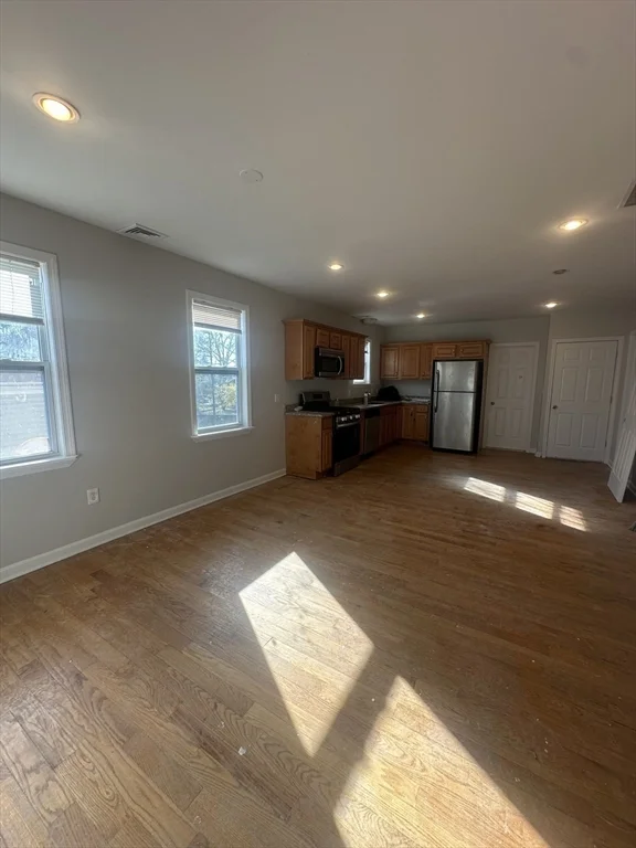 3 bed, 1 bath apartment for rent at 100 Sumner St Unit 100, Quincy — photo 4 of 17
