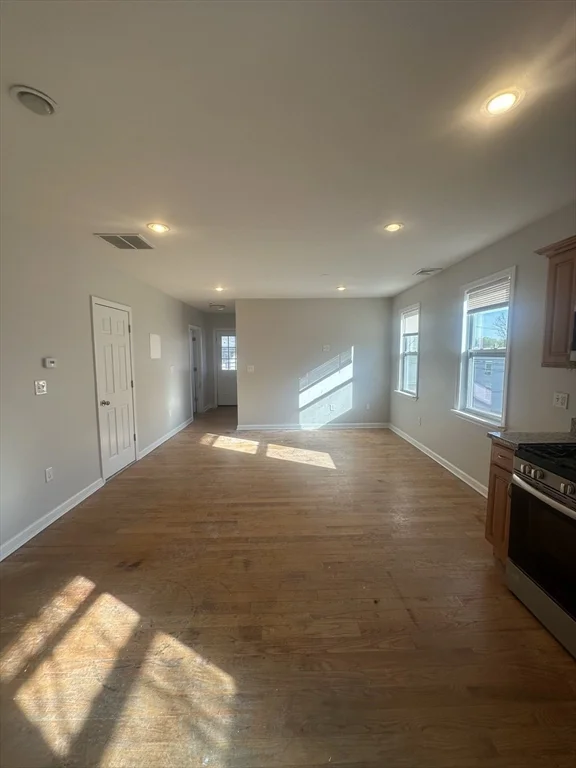 3 bed, 1 bath apartment for rent at 100 Sumner St Unit 100, Quincy — photo 16 of 17