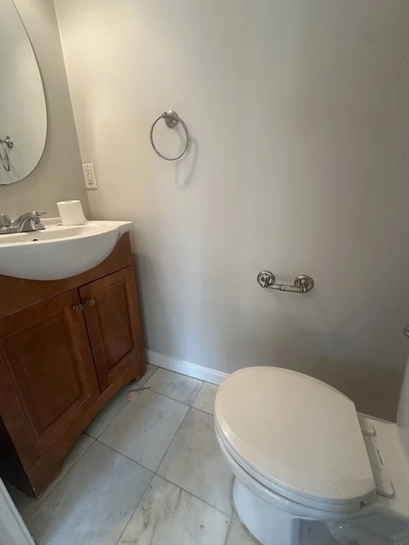3 bed, 1 bath apartment for rent at 100 Sumner St Unit 100, Quincy — photo 9 of 17