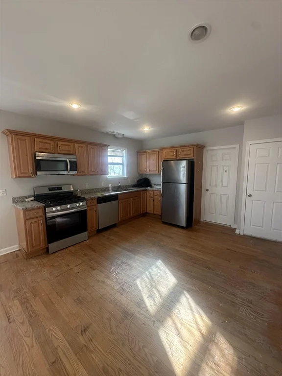 3 bed, 1 bath apartment for rent at 100 Sumner St Unit 100, Quincy — photo 1 of 17
