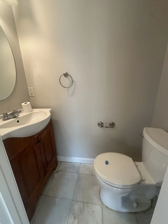 3 bed, 1 bath apartment for rent at 100 Sumner St Unit 100, Quincy — photo 6 of 17