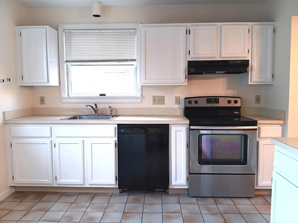 2 bed, 1 bath apartment for rent at 100 Trapelo Rd Unit 3, Waltham — photo 6 of 15