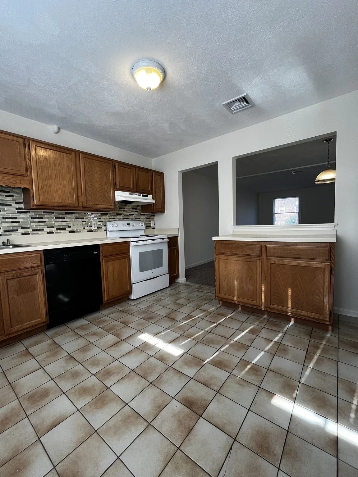 2 bed, 1 bath apartment for rent at 100 Trapelo Unit 2, Waltham — photo 2 of 10