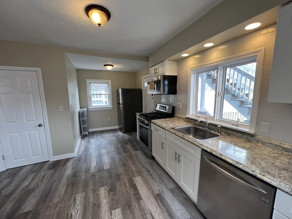 1 bed, 1 bath apartment for rent at 100 Walnut St Unit 1, Glendale — photo 2 of 19