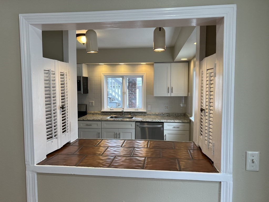 1 bed, 1 bath apartment for rent at 100 Walnut St Unit 1, Glendale — photo 8 of 16