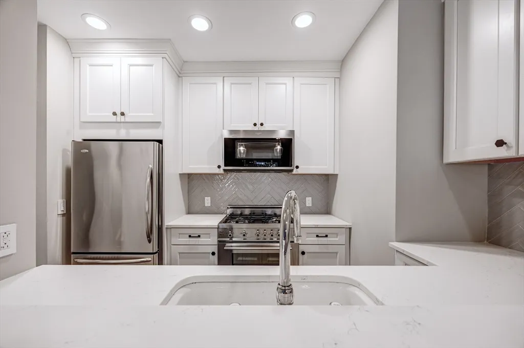 1 bed, 1 bath apartment for rent at 100 Waltham Unit 3, South End — photo 9 of 22