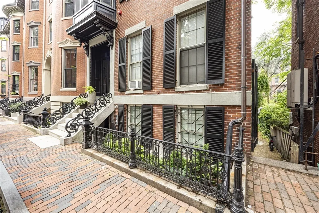 1 bed, 1 bath apartment for rent at 100 Waltham Unit 3, South End — photo 3 of 22