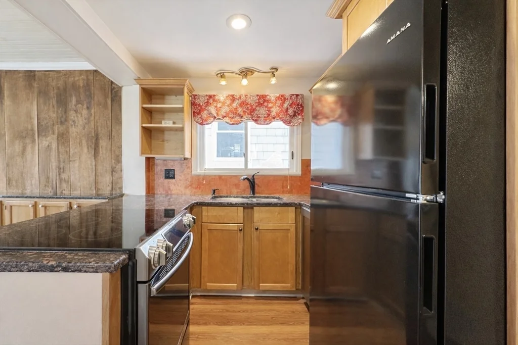 1 bed, 1 bath apartment for rent at 100 Water St Unit 0, Newburyport — photo 15 of 26