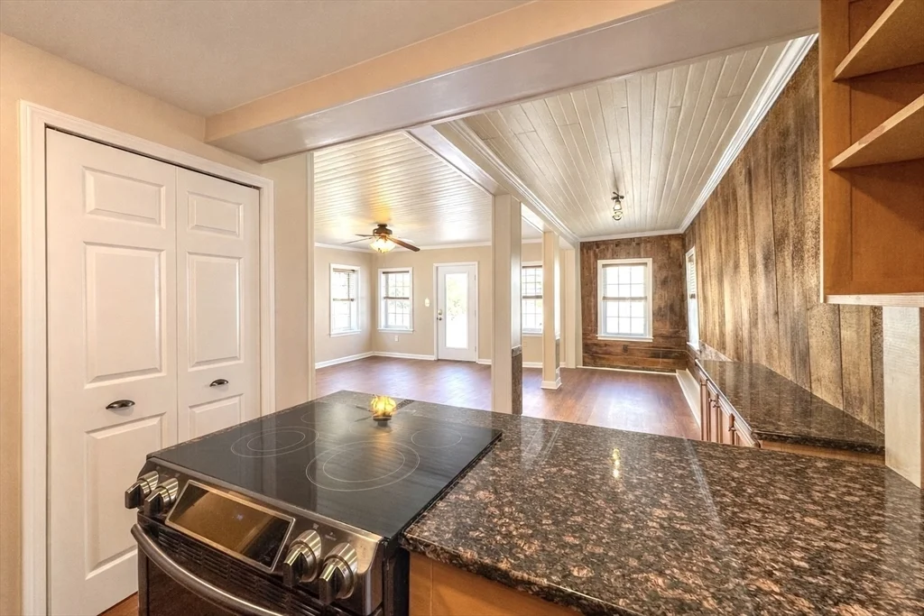 1 bed, 1 bath apartment for rent at 100 Water St Unit 0, Newburyport — photo 10 of 26