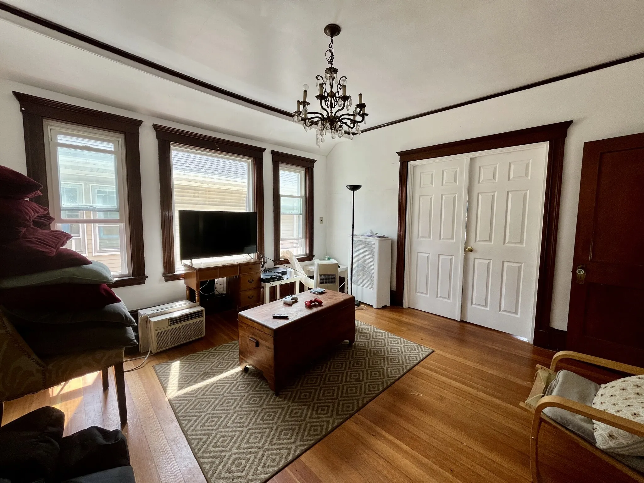 4 bed, 1 bath apartment for rent at 100 Adams St Unit 2, West Somerville