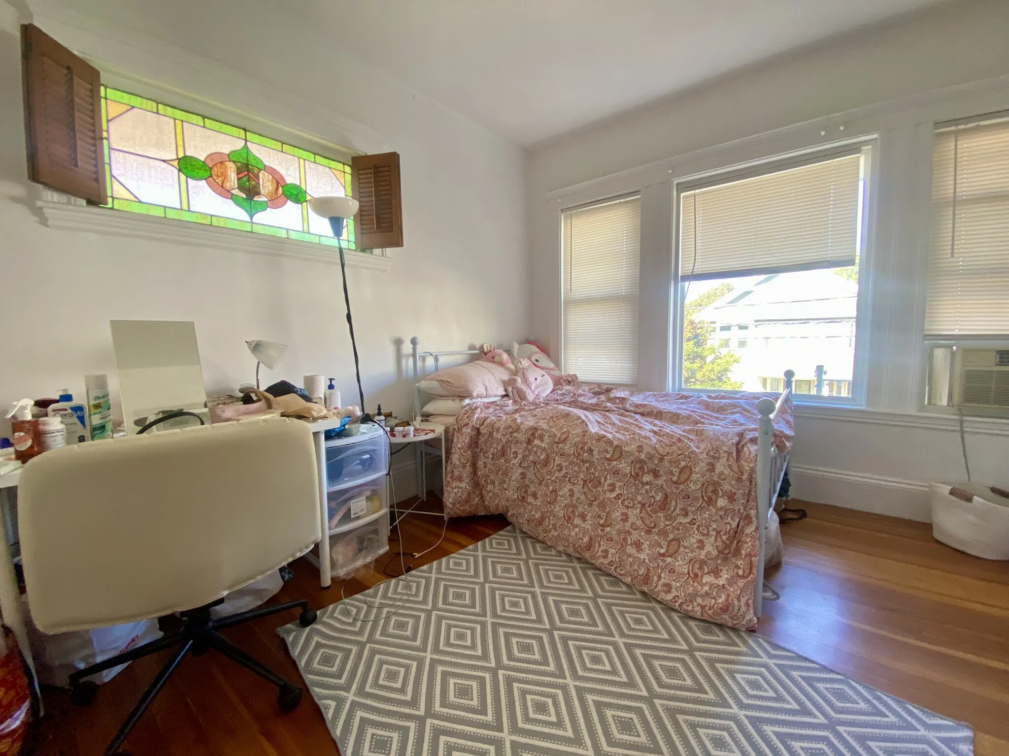 4 bed, 1 bath apartment for rent at 100 Adams St Unit 2, West Somerville — photo 3 of 6