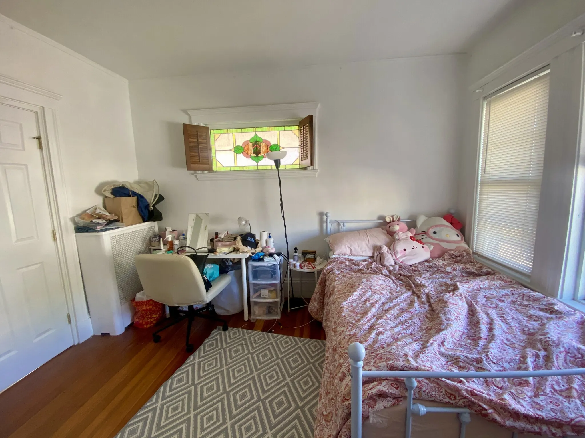 4 bed, 1 bath apartment for rent at 100 Adams St Unit 2, West Somerville — photo 5 of 6
