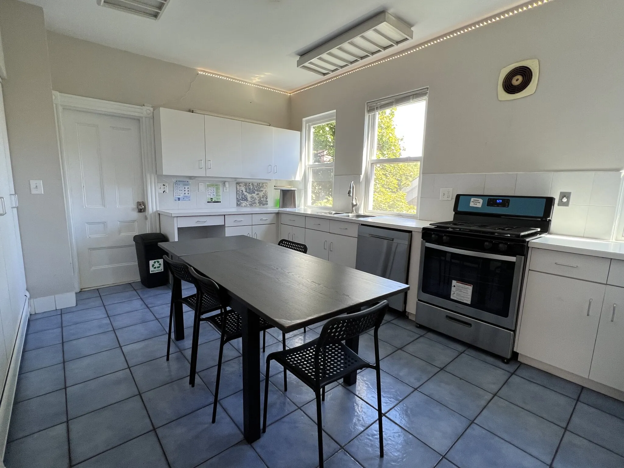 8+ bed, 3.5 bath apartment for rent at 1000 Memorial Dr Unit 1, West Cambridge — photo 5 of 13