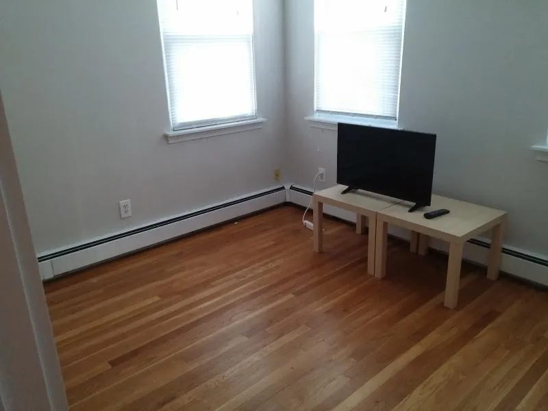 3 bed, 1 bath apartment for rent at 1000 Memorial Dr Unit 1L, West Cambridge — photo 1 of 6