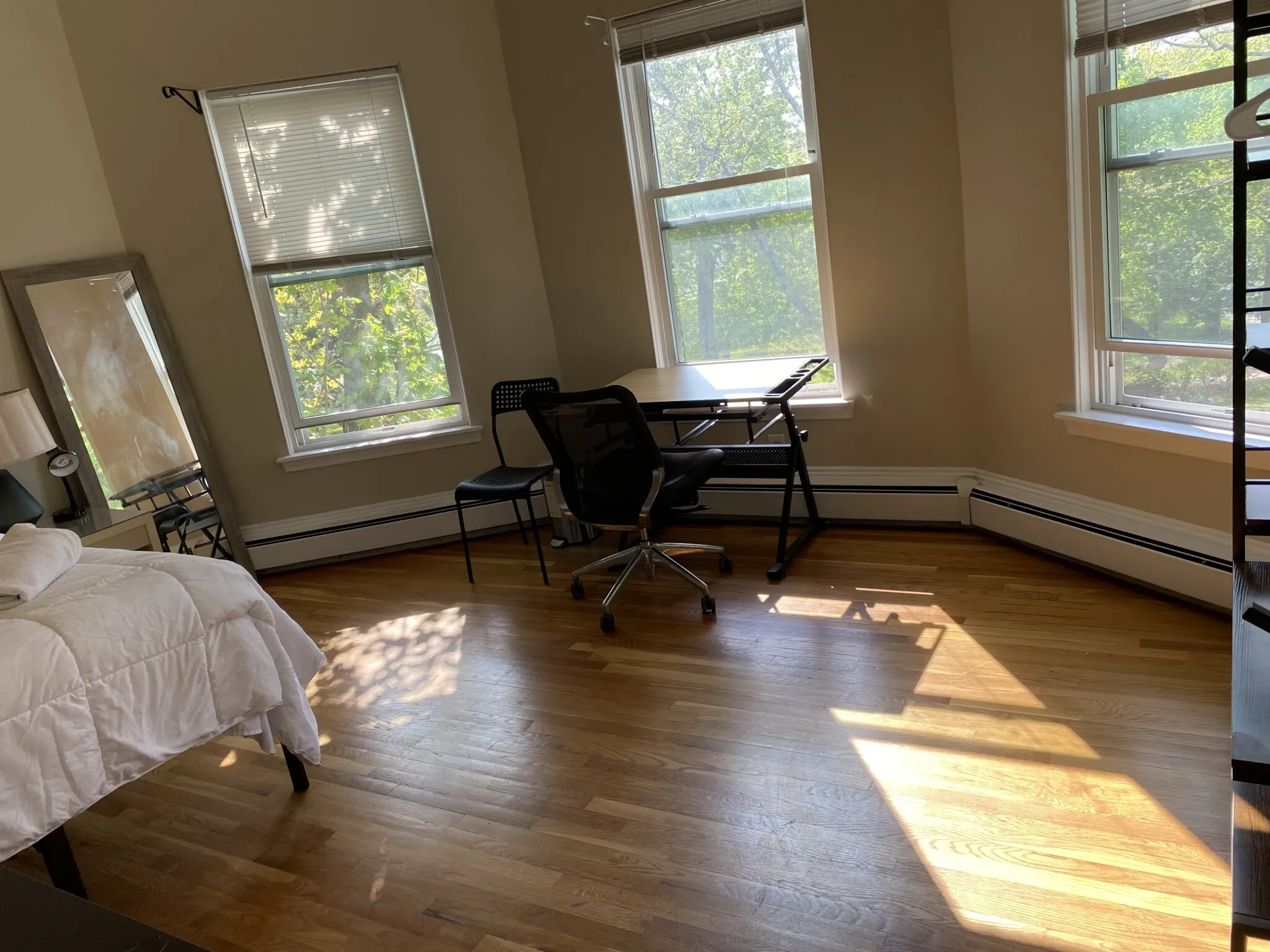 8+ bed, 3.5 bath apartment for rent at 1000 Memorial Dr Unit 2f, West Cambridge — photo 10 of 14