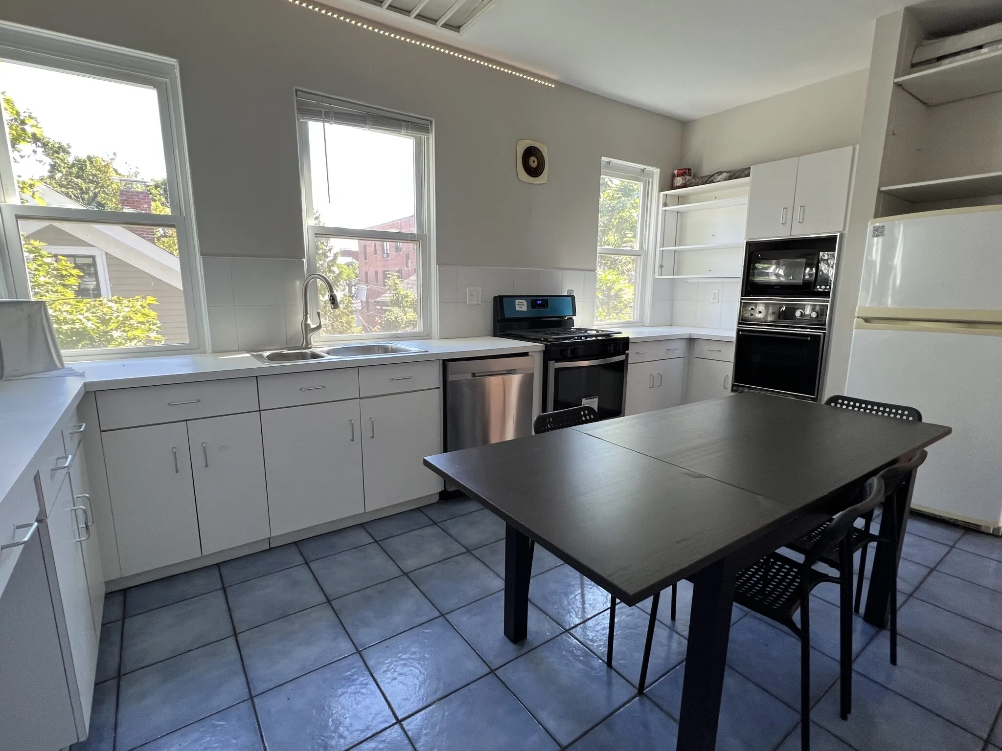 8+ bed, 3.5 bath apartment for rent at 1000 Memorial Dr Unit 2f, West Cambridge — photo 3 of 14