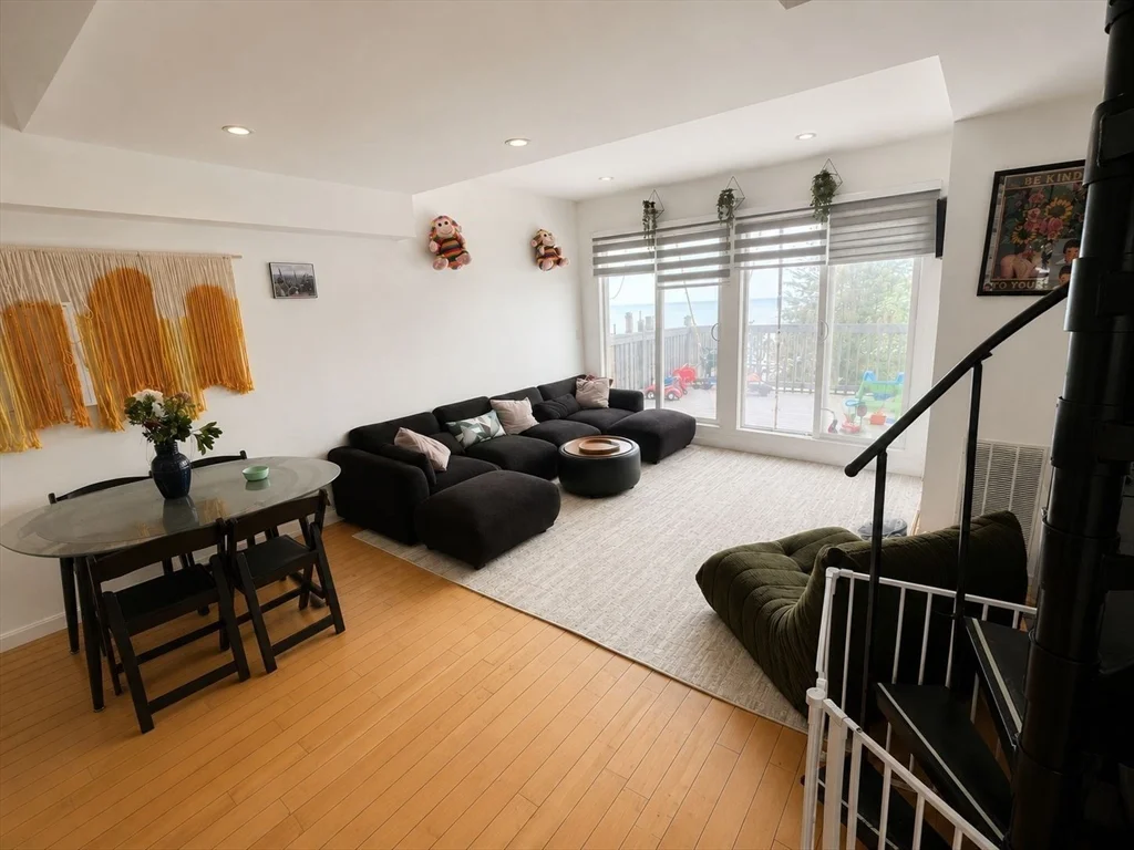 3 bed, 2 bath apartment for rent at 1000 Winthrop Ave Unit 3, Revere — photo 4 of 13