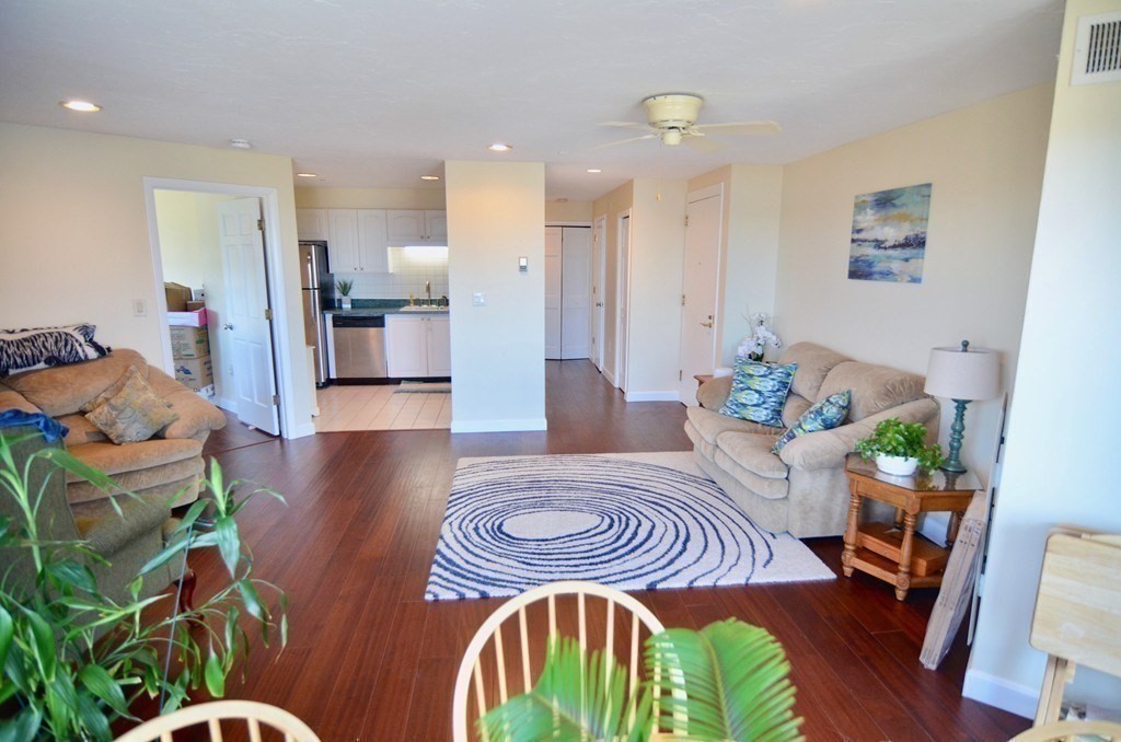 2 bed, 1 bath apartment for rent at 1001 Marina Dr Unit 311, Marina Bay — photo 4 of 42