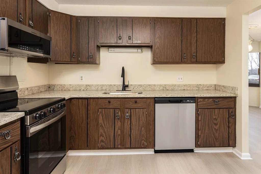2 bed, 2 bath apartment for rent at 1002 Paradise Rd Unit 1M, Swampscott — photo 18 of 29