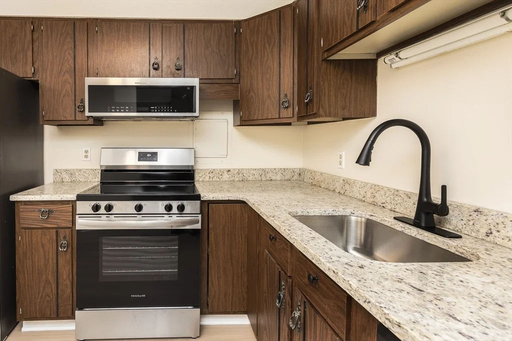 2 bed, 2 bath apartment for rent at 1002 Paradise Rd Unit 1M, Swampscott — photo 17 of 29