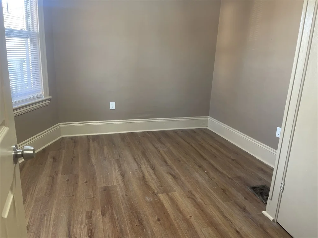 3 bed, 2 bath apartment for rent at 1002 River St Unit 2, Hyde Park — photo 4 of 12