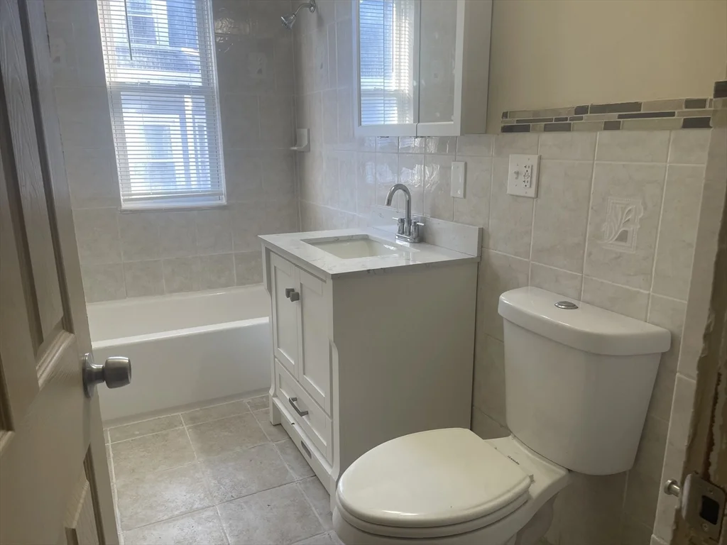 3 bed, 2 bath apartment for rent at 1002 River St Unit 2, Hyde Park — photo 10 of 12