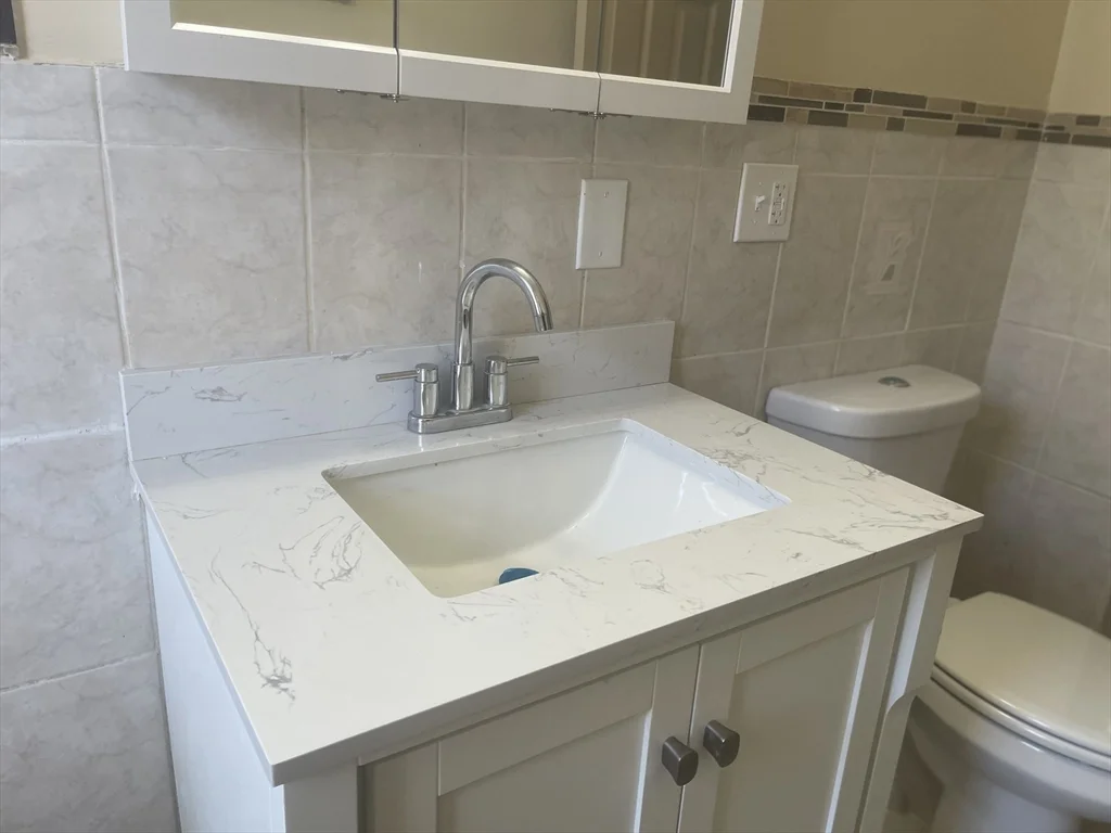 3 bed, 2 bath apartment for rent at 1002 River St Unit 2, Hyde Park — photo 9 of 12
