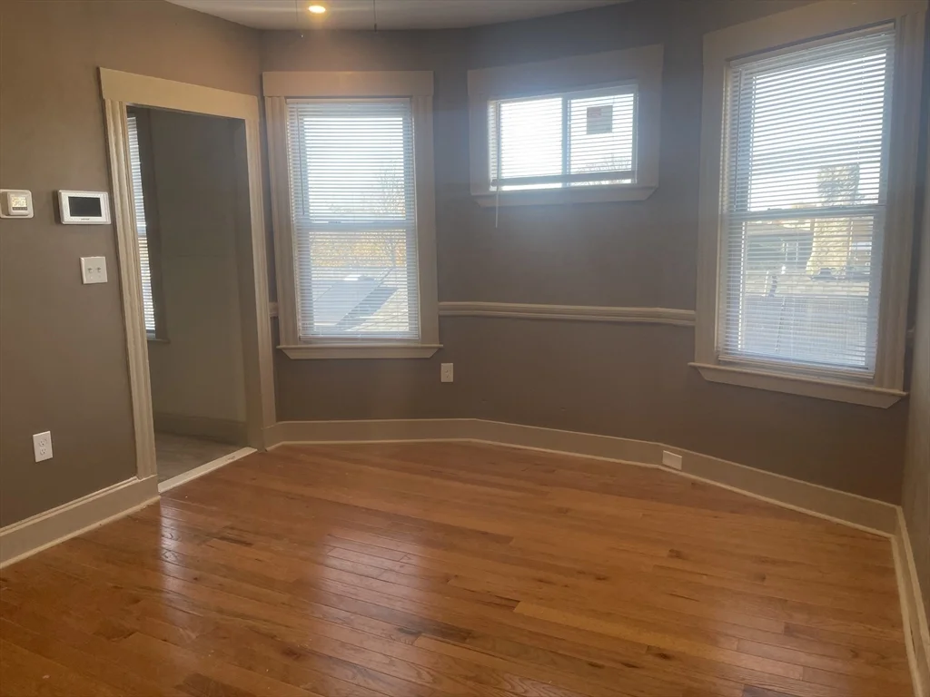 4 bed, 2 bath apartment for rent at 1002 River St Unit 3, Hyde Park — photo 5 of 11