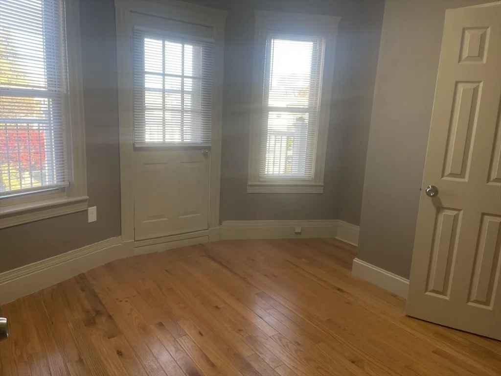 4 bed, 2 bath apartment for rent at 1002 River St Unit 3, Hyde Park — photo 3 of 11