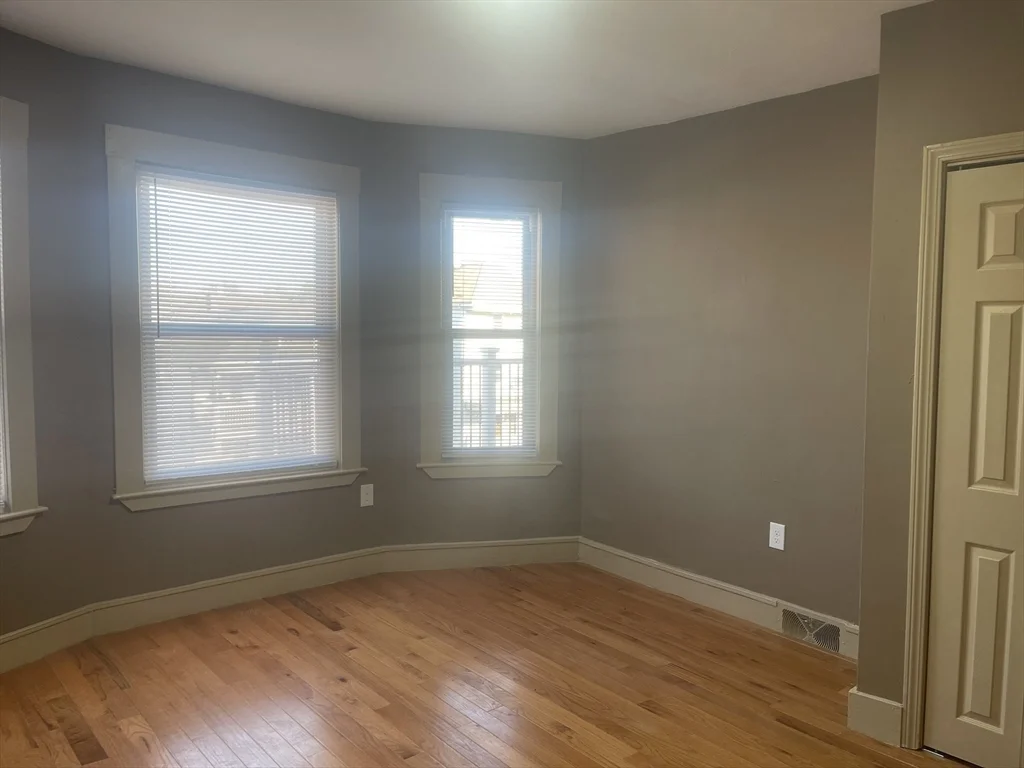 4 bed, 2 bath apartment for rent at 1002 River St Unit 3, Hyde Park — photo 8 of 11