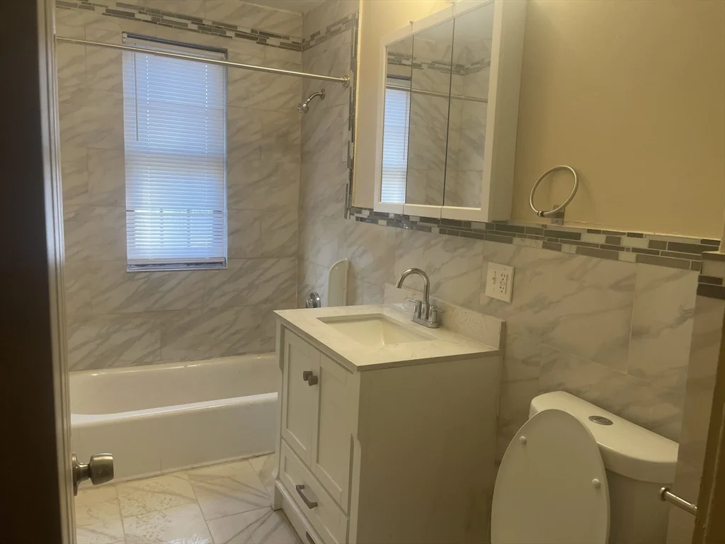 4 bed, 2 bath apartment for rent at 1002 River St Unit 3, Hyde Park — photo 9 of 11
