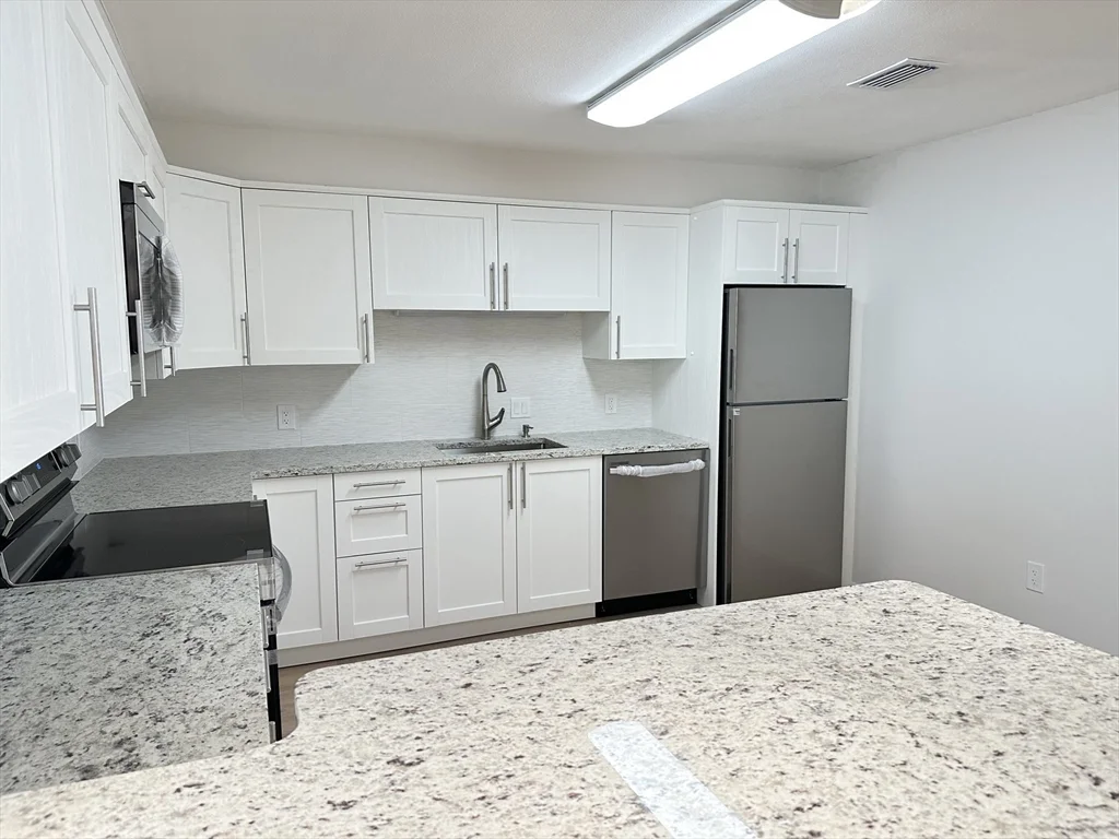 1 bed, 1 bath apartment for rent at 1004 Paradise Rd Unit 1-K, Swampscott — photo 4 of 25