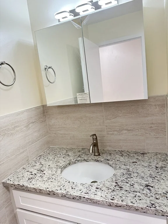 1 bed, 1 bath apartment for rent at 1004 Paradise Rd Unit 1-K, Swampscott — photo 13 of 25